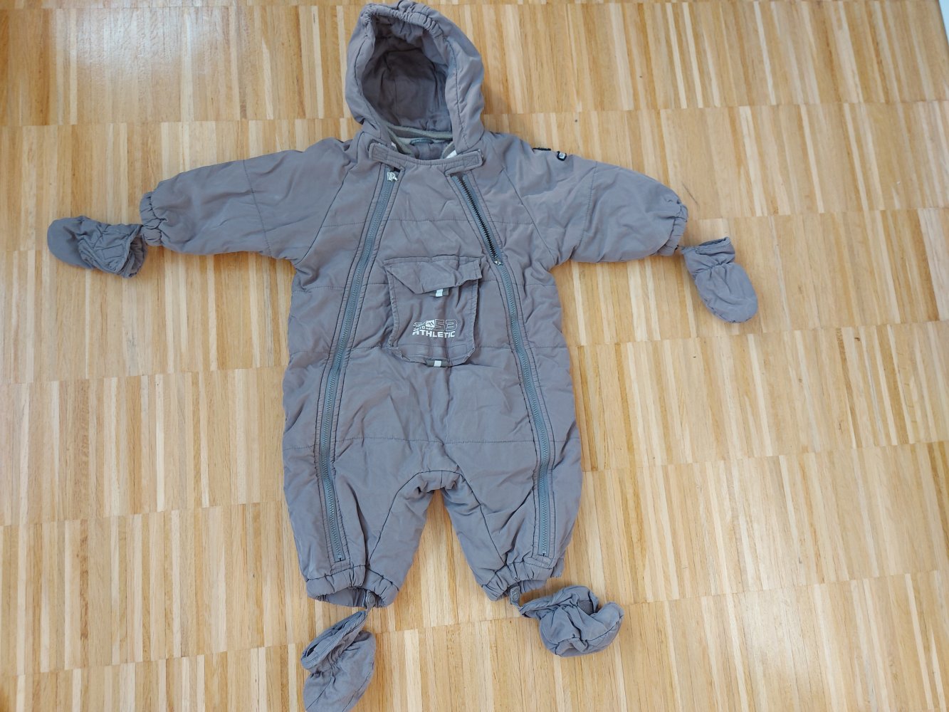 gefütterter brauner Schneeanzug, Gr. 68 mit abnehmbaren Handschuhen und Füßchen
