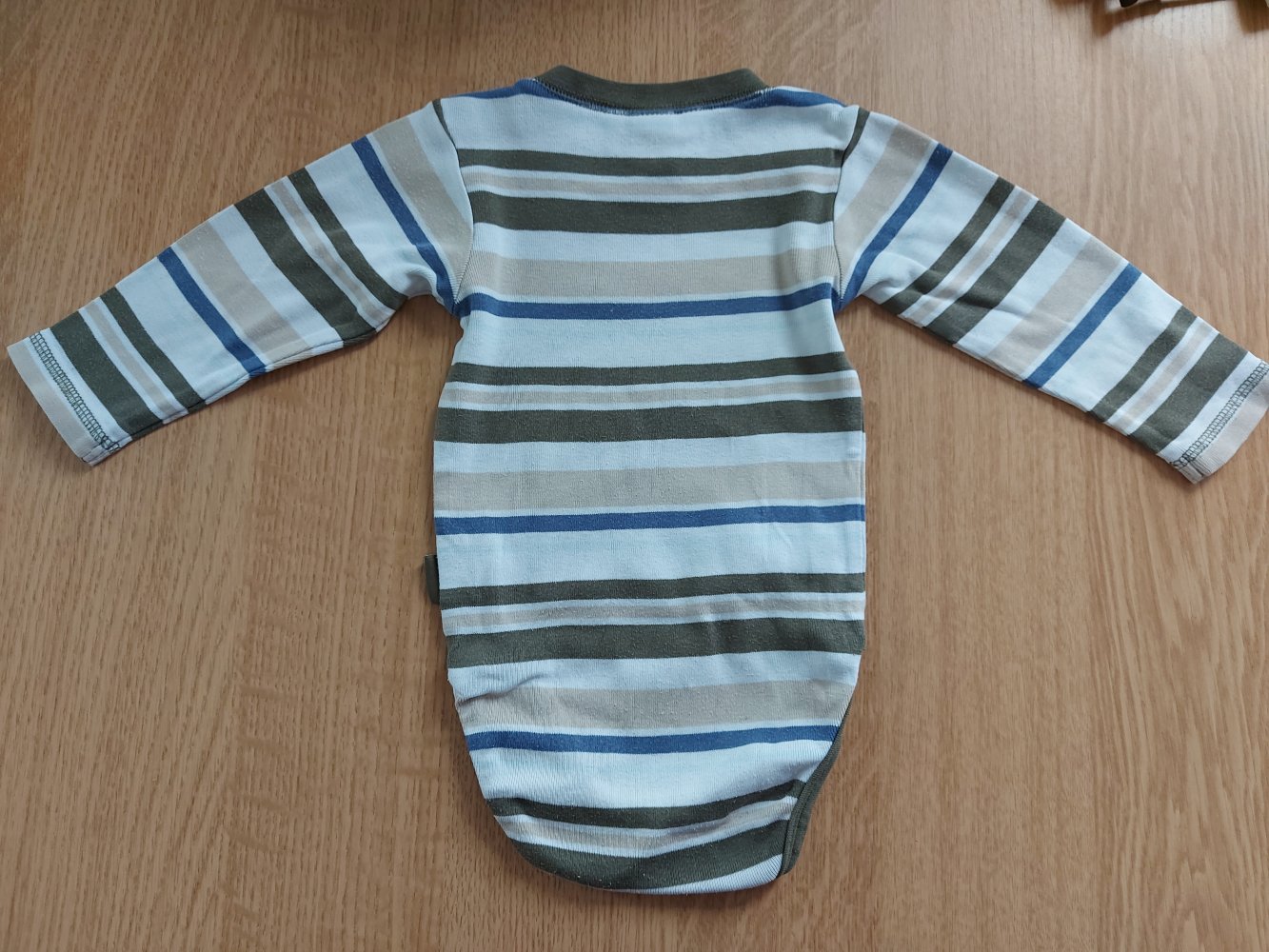 Langärmliger grün-gestreifter Babybody Gr. 80