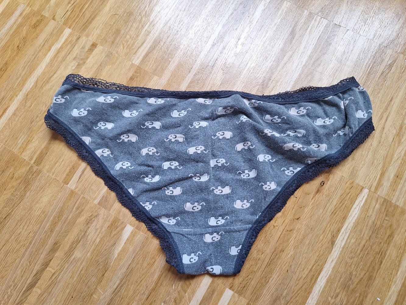 anthrazitgraue Unterhose mit Elefanten