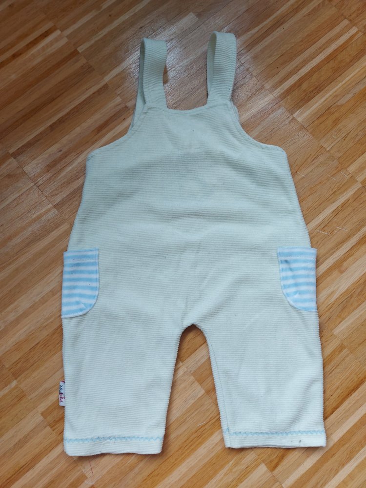 Mintgrüne Latzhose Gr. 62 mitwachsend