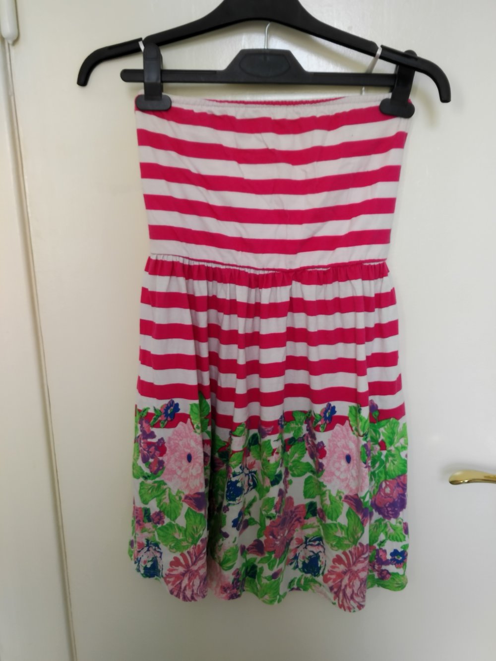 kurzes buntes Sommerkleid mit toller Schleife im Rückenausschnitt / schulterfrei / trägerlos
