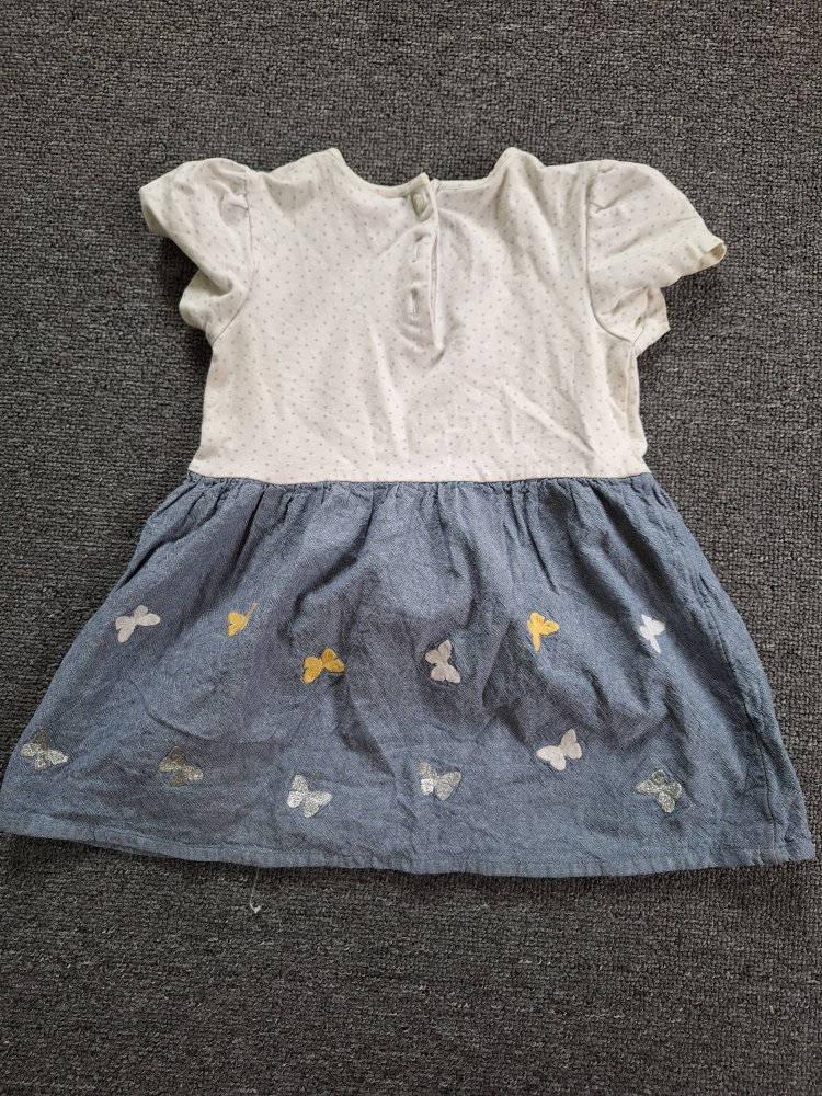 Niedliches Jeans-Sommerkleidchen mit Schmetterlingen, Gr. 86
