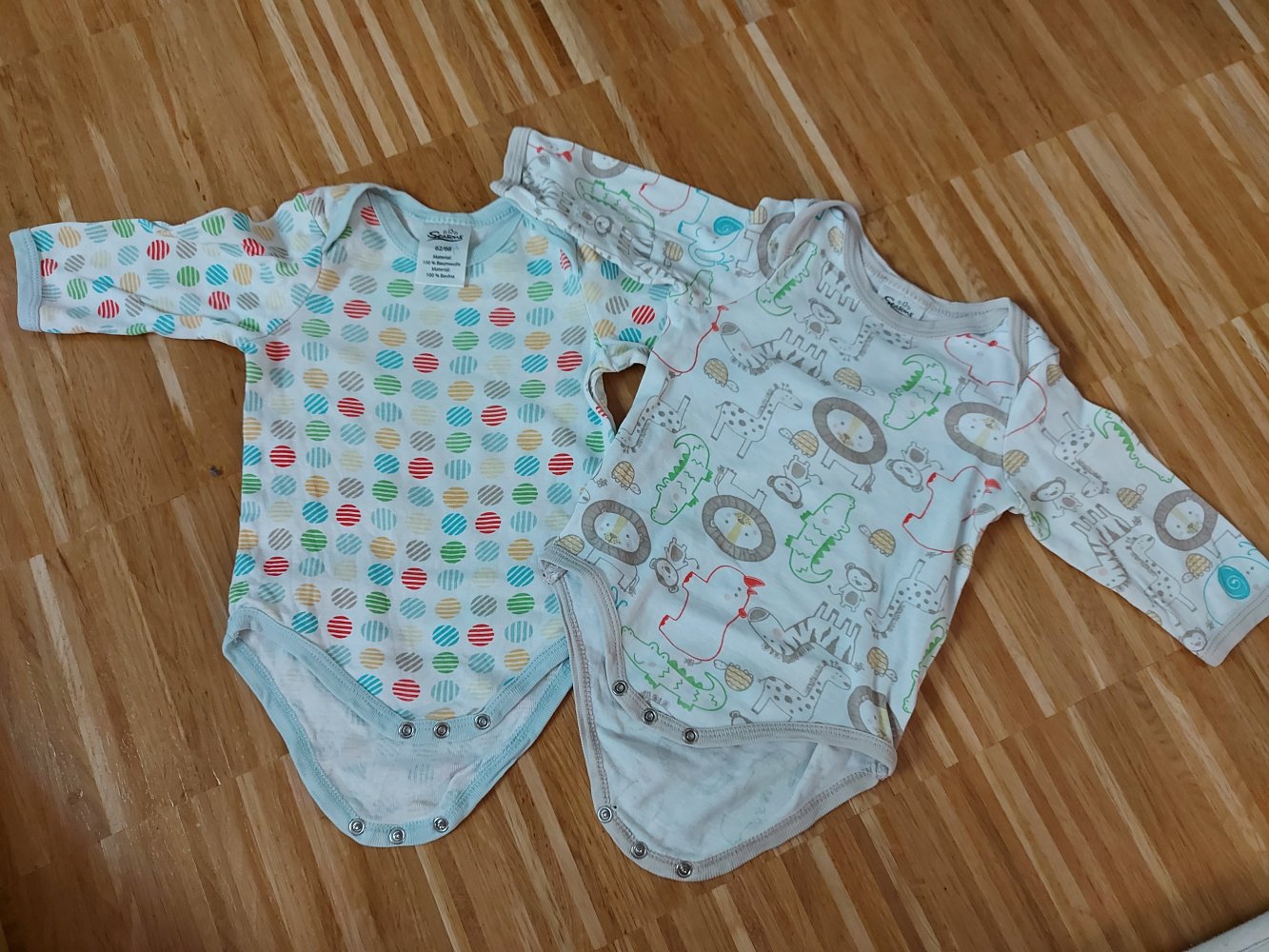 Body-Set: 2 langärmlige weiße Bodys mit bunten Mustern (Punkte/Tiere) Gr. 62/68 (2er-Set/Doppelpack)