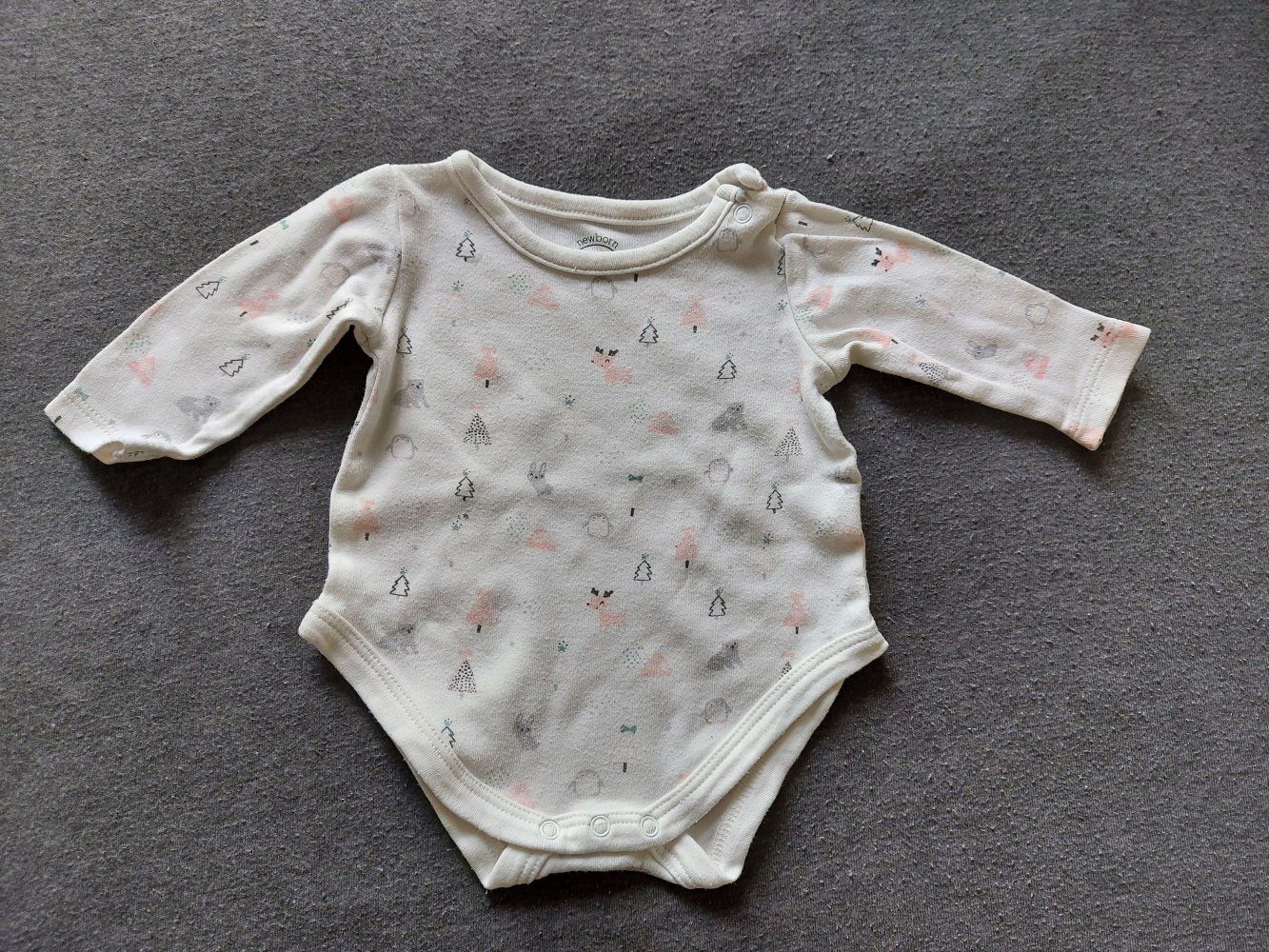 weißer Langarmbody mit niedlichen Wintermotiven Newborn Gr. 56