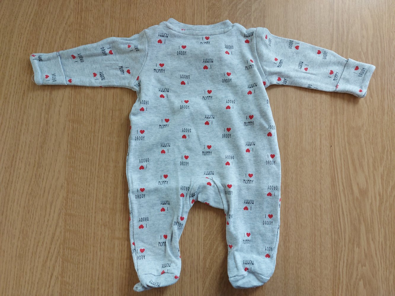 grauer Baby-Schlafanzug I love Mommy and Daddy Gr. 56