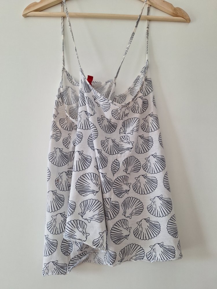 Weißes Spaghettiträger-Top mit Muscheln Gr. S