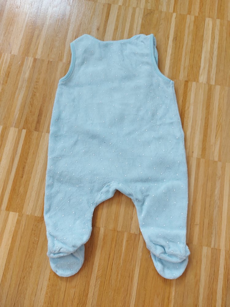 hellblauer Babystrampler mit Eisbärmotiv keep warm in winter, Gr. 62