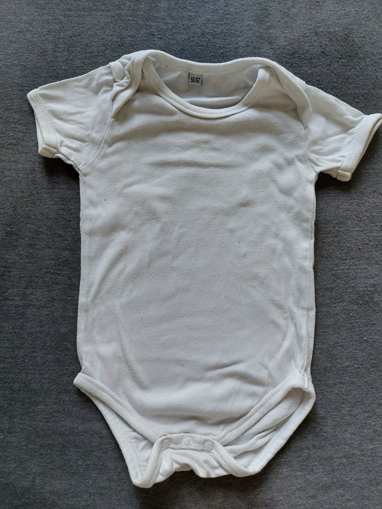 weißer Kurzarmbody Gr. 56/62