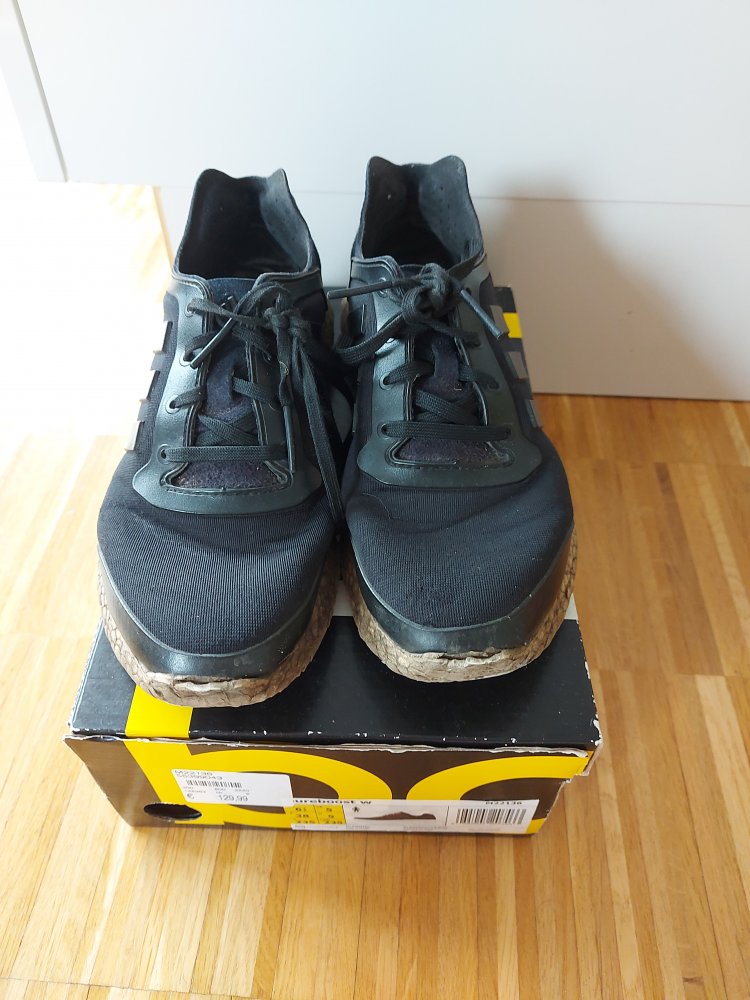 Schwarze Adidas pureboost Sneaker Gr. 5 (36)  - getragen