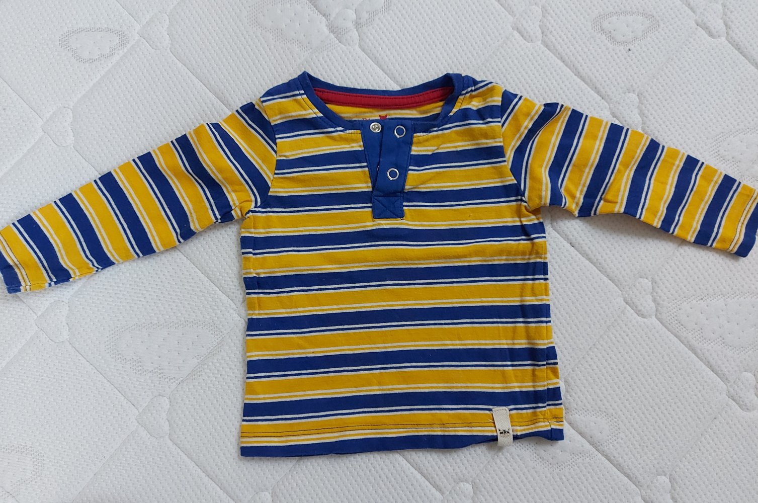 langärmliger blau-gelb gestreifter Babypullover Gr. 62/68 / Schweden
