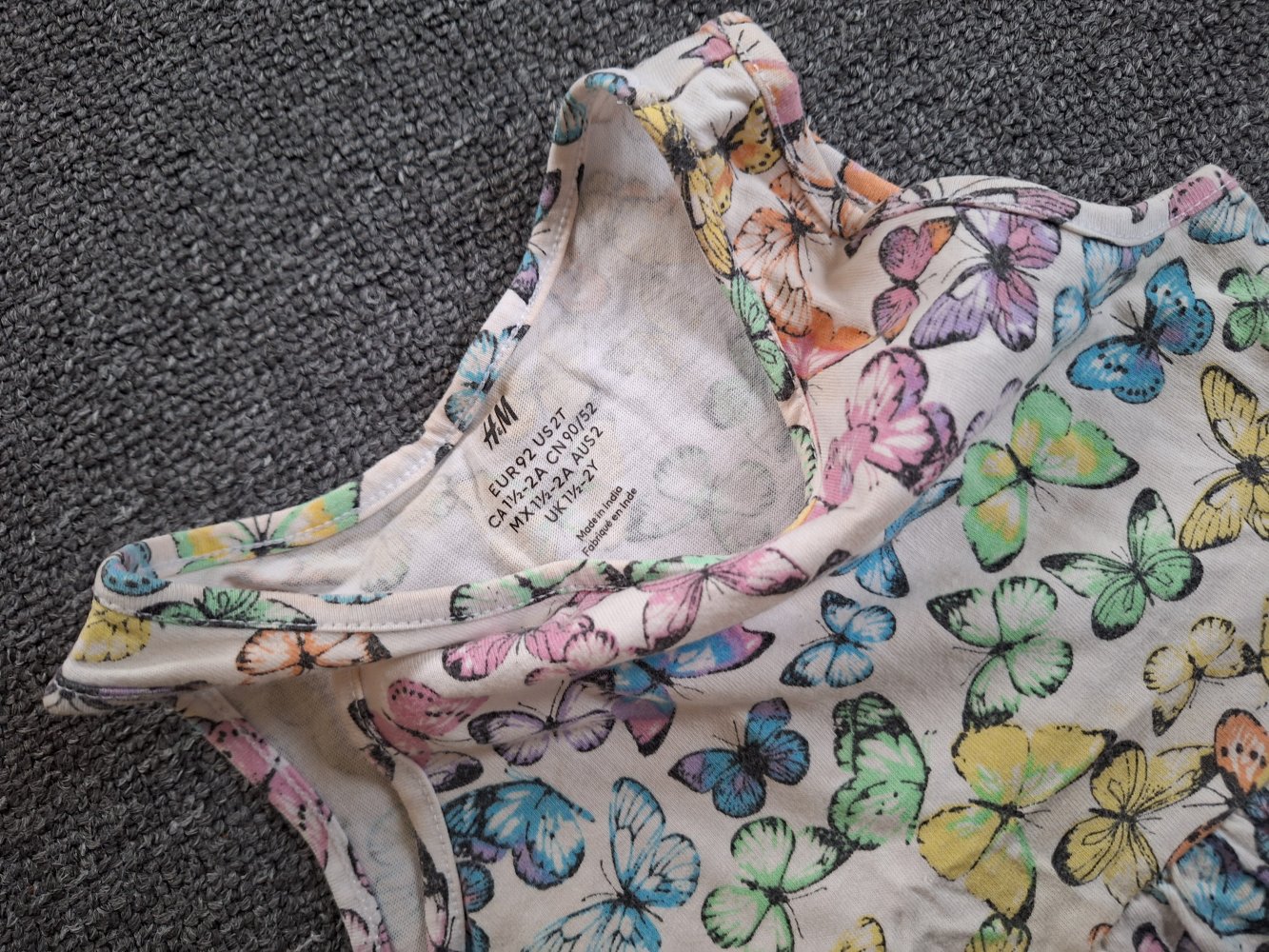 Sommerkleid mit bunten Schmetterlingen, Gr. 92