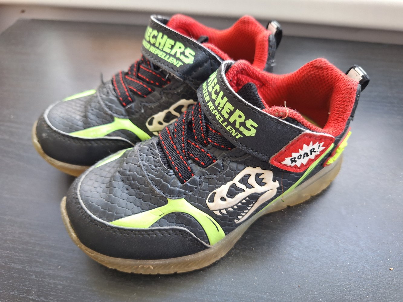 Kleinkind-Turnschuhe mit Klettverschluss Dinosaurier von Skechers, Gr. 23 Leuchtschuhe Sneaker S Lights: Illumi-Brights - Dino-Glo