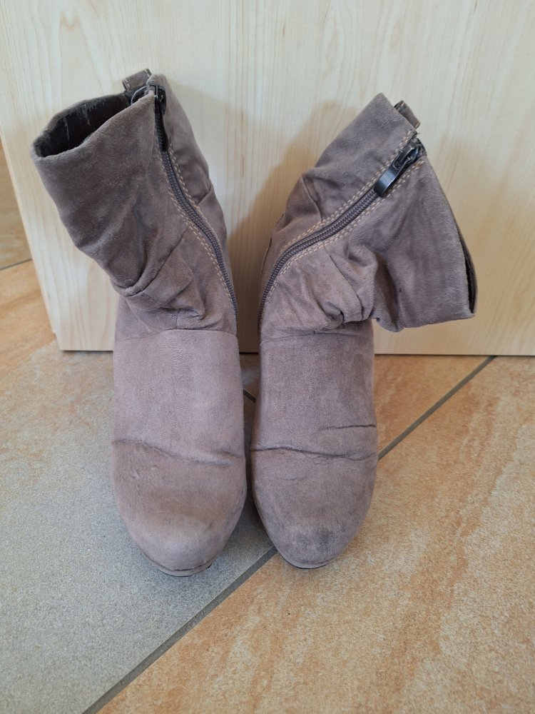 beige Stiefel mit Absatz, Gr. 37 / Stiefeletten