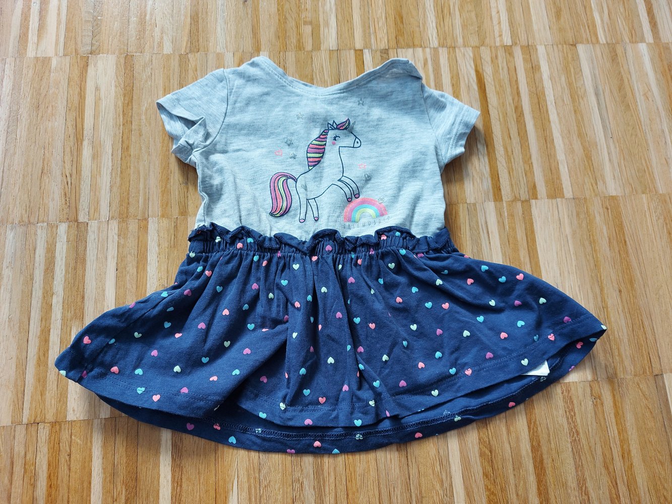 Süßes Babykleidchen mit Einhorn und Herzen, Gr. 62