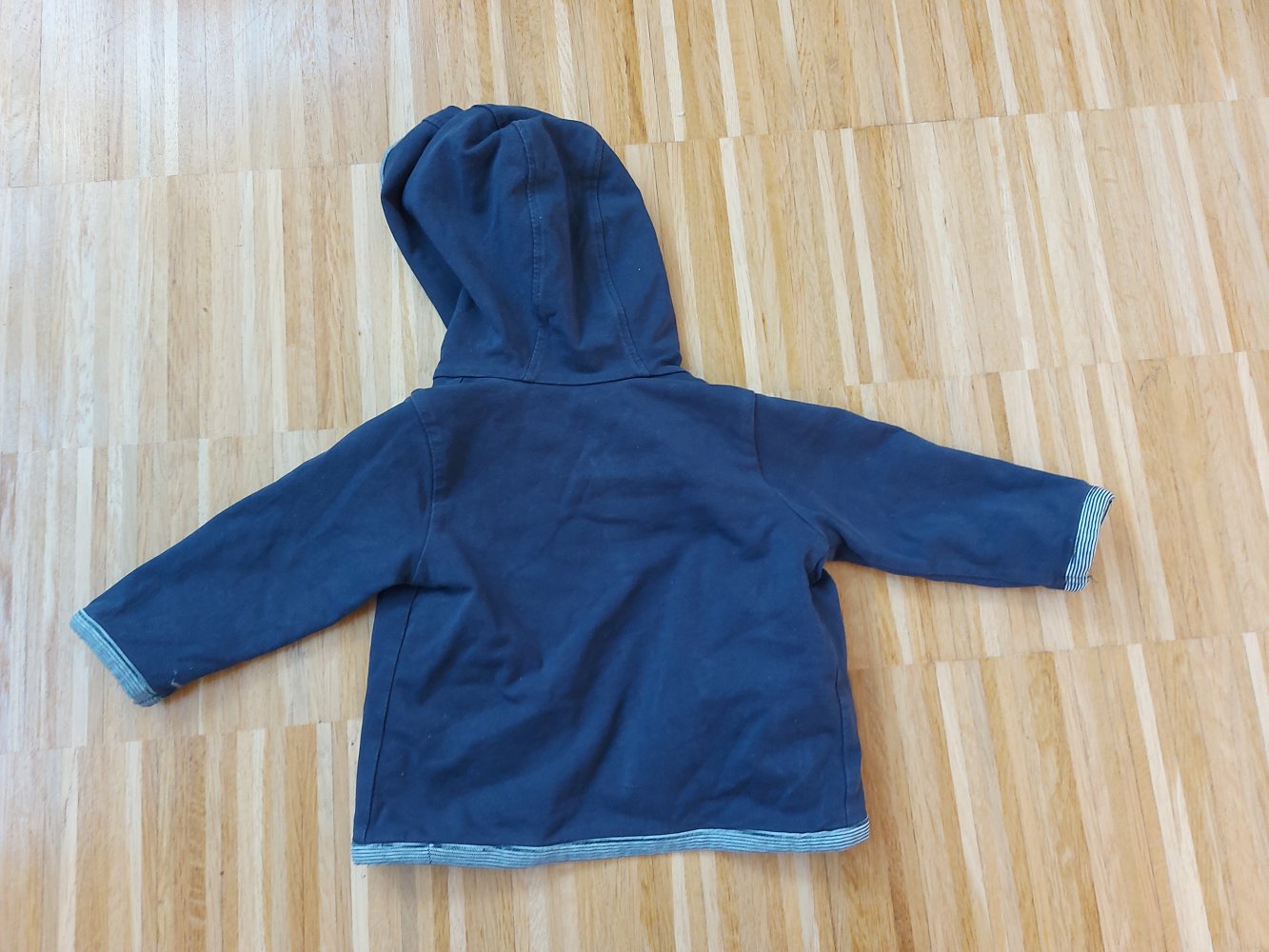wunderschöne blaue Baby-Kapuzenjacke / Wendejacke