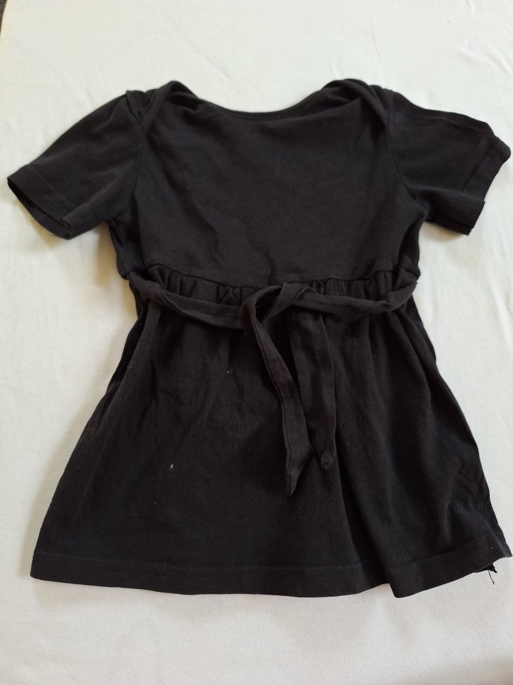 schwarzes T-Shirt-Kleidchen, kurzärmlig, ca. Gr. 80/86