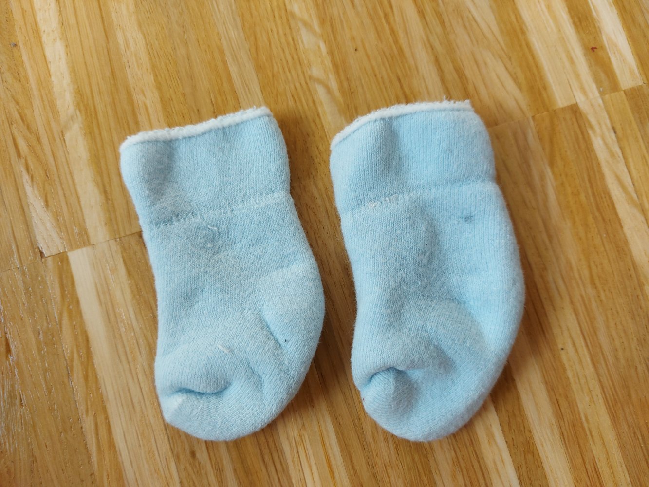 hellblaue Erstlingssöckchen / Babysocken