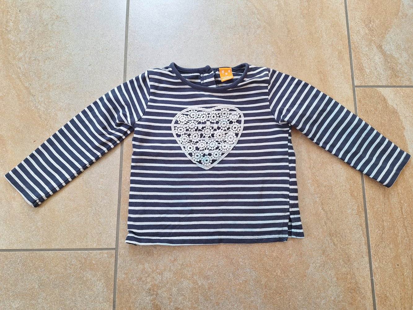 Marineblau weiß gestreifter Longsleeve mit Spitzenherz, Gr. 92 von Pusblu