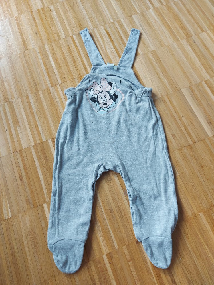 grauer Latzhosenstrampler mit Minnie Maus, Gr. 68