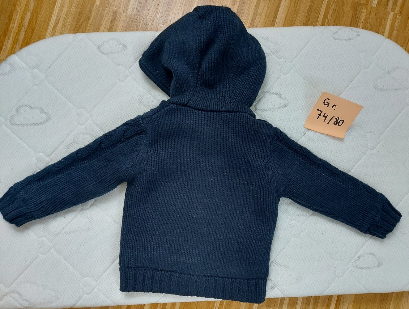 dunkelblaue Strick-Babyjacke mit Kapuze, Gr. 74/80