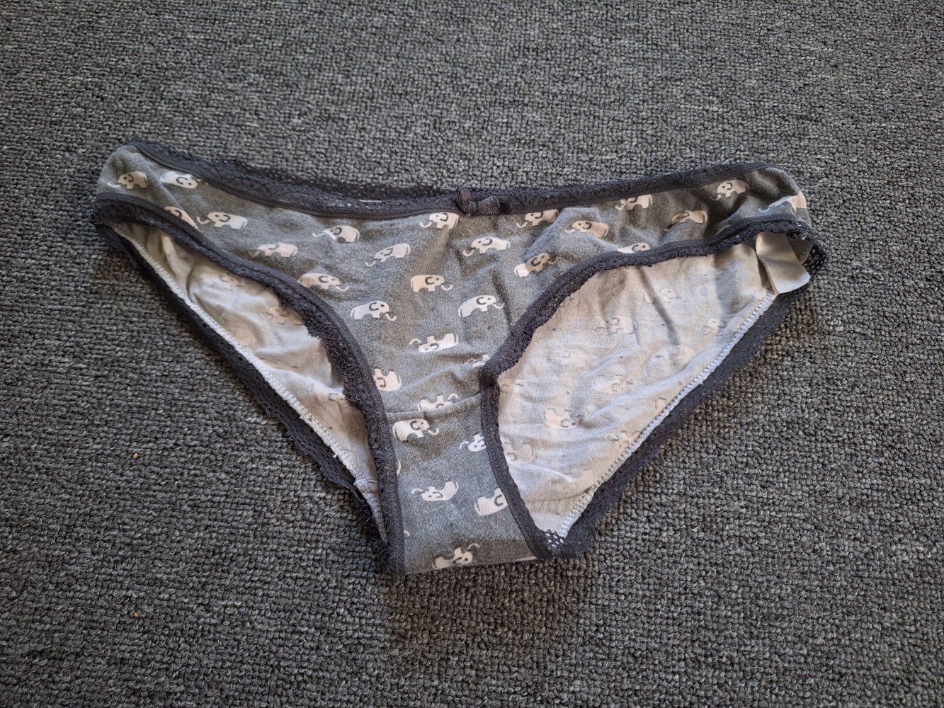 anthrazitgraue Unterhose mit Elefanten