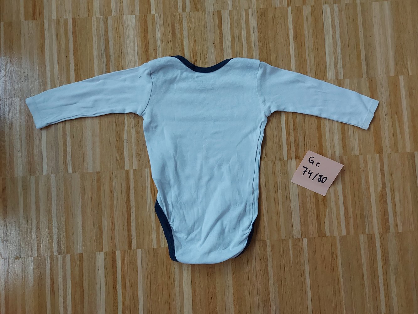 weißer Langarmbody mit Dinosaurier, Gr. 74/80