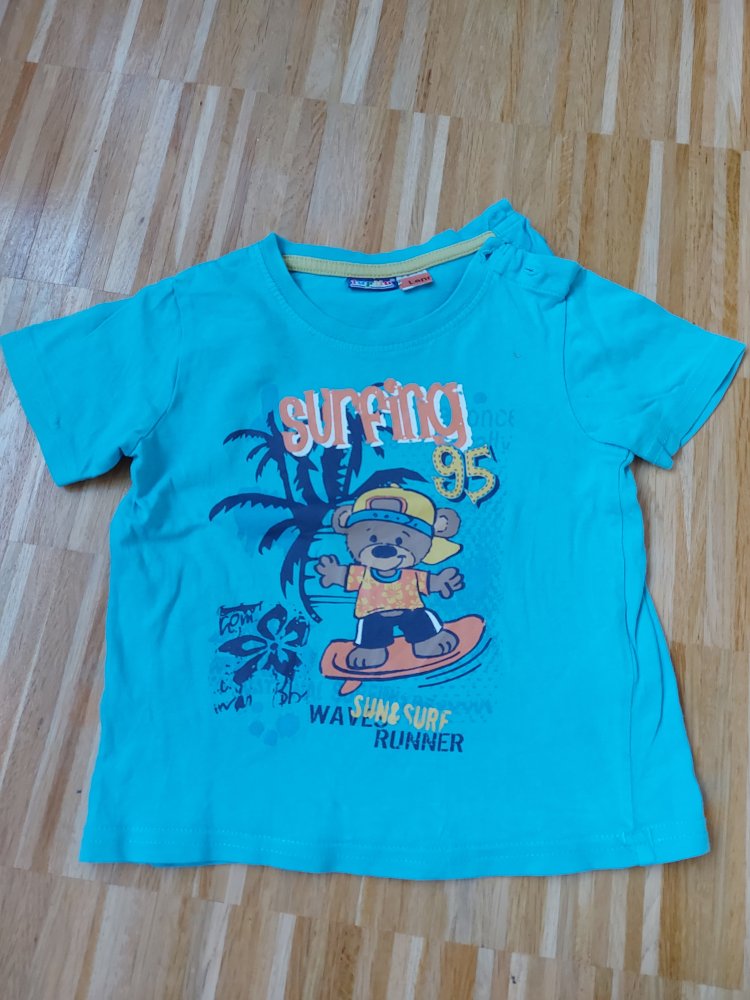 kurzärmliges türkises T-Shirt mit surfendem Bärchen Gr. 86/92