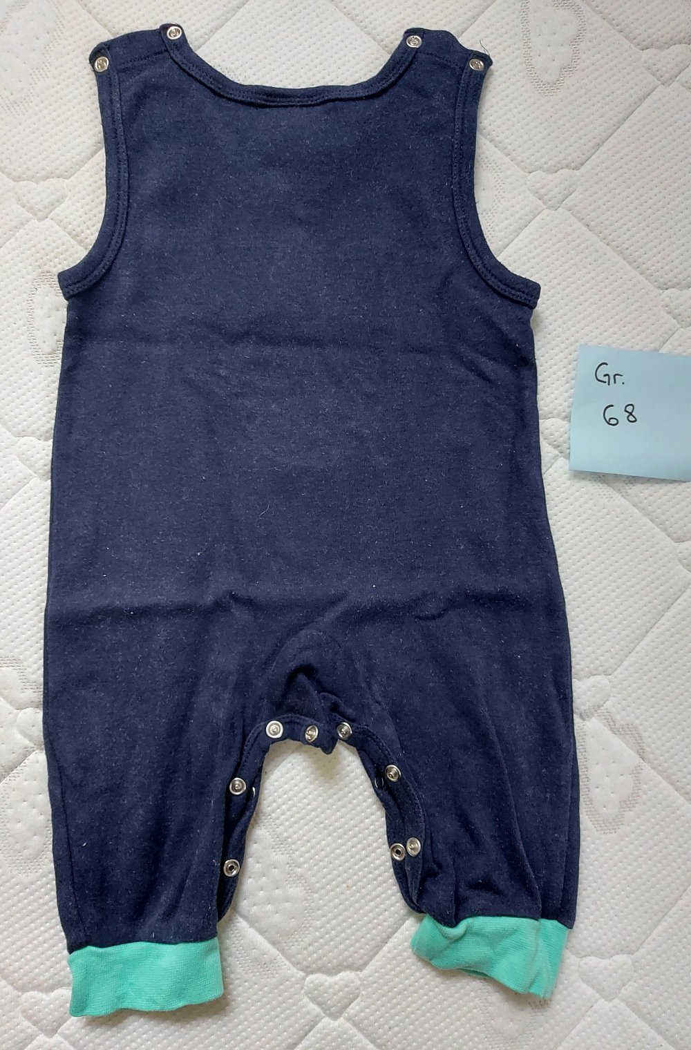 dunkelblauer Babystrampler mit Dino Nachwuchskicker Gr. 68
