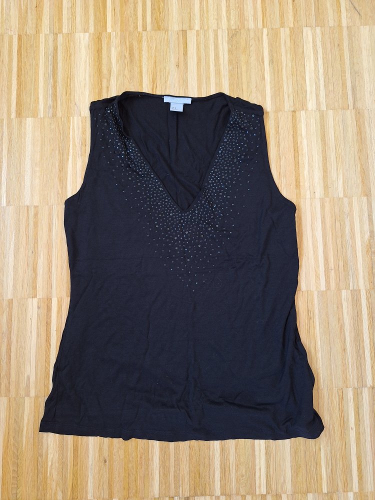 schwarzes Shirt mit schwarzen Steinen am V-Ausschnitt, Gr. M