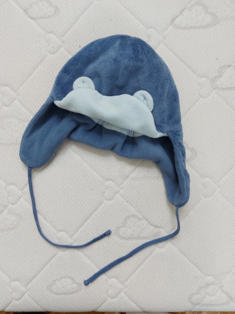 blaue Babymütze / Wintermütze für Babys, Gr. 45 mit Ohrschutz und Schnüren