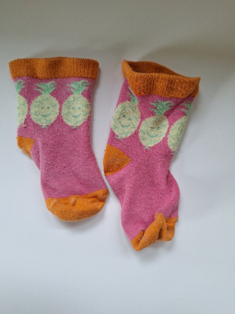 pink orange Babysöckchen / Sneakersocken mit Ananas