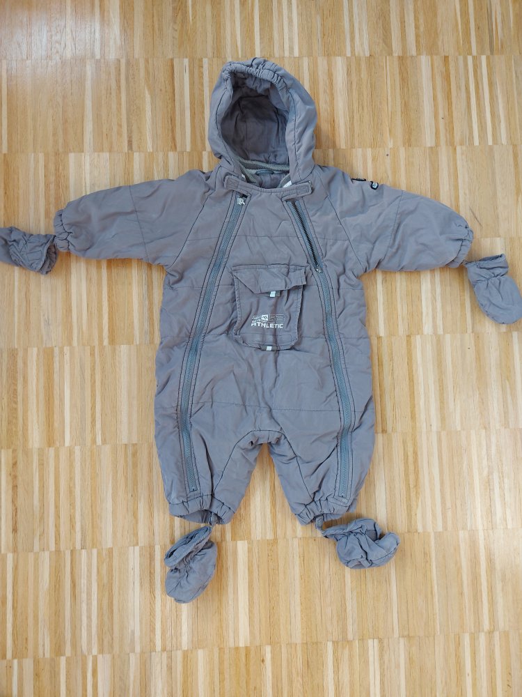 gefütterter brauner Schneeanzug, Gr. 68 mit abnehmbaren Handschuhen und Füßchen