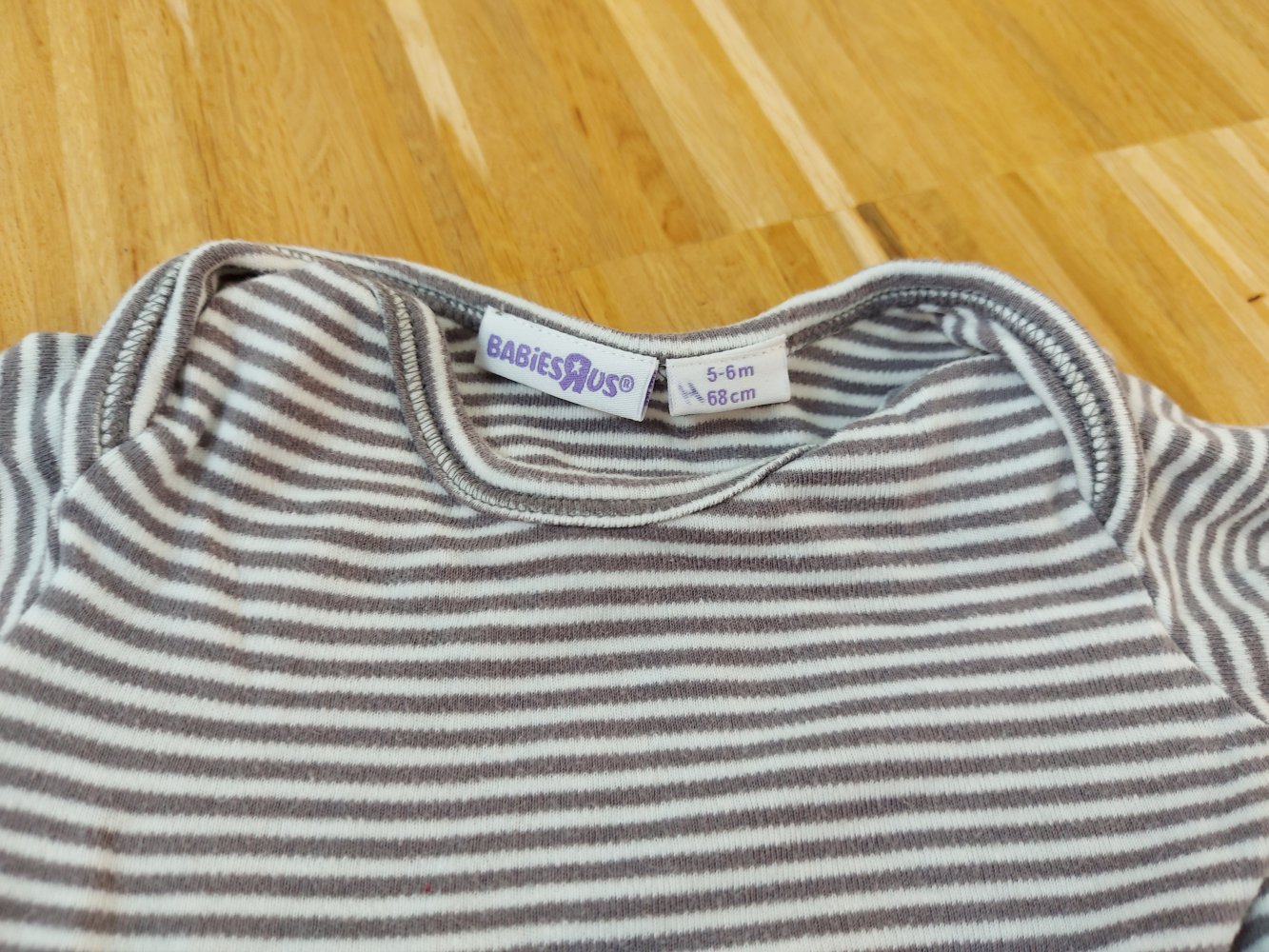 weiß-grau gestreifter Kurzarmbody Gr. 68 