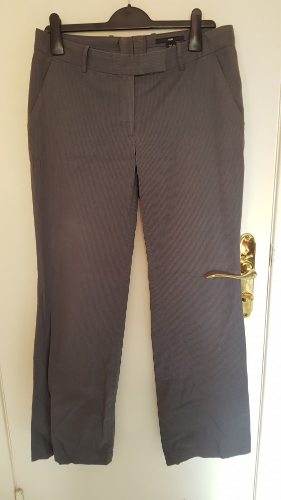 graue Businesshose mit schwarzen Nadelstreifen Gr. 40