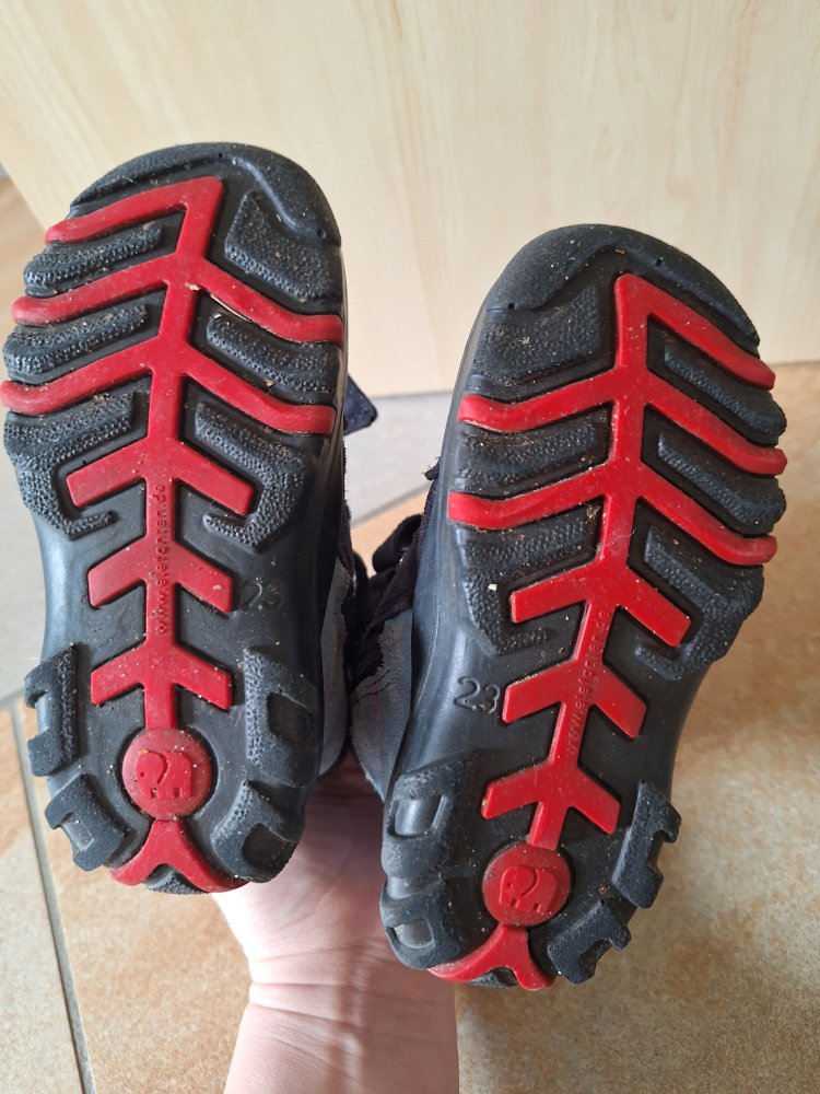 Gefütterte blaue Winterstiefel Gr. 23