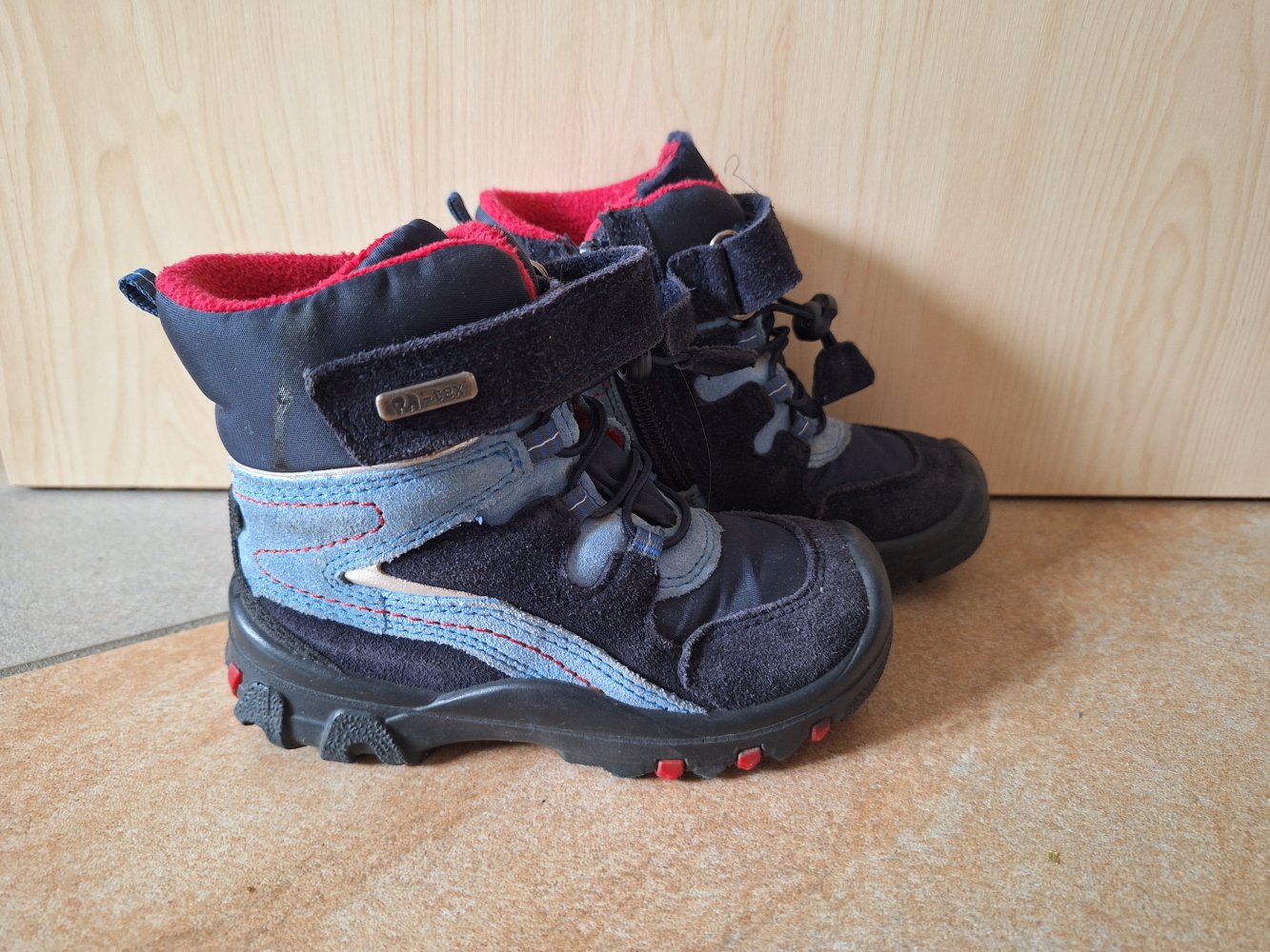 Gefütterte blaue Winterstiefel Gr. 23