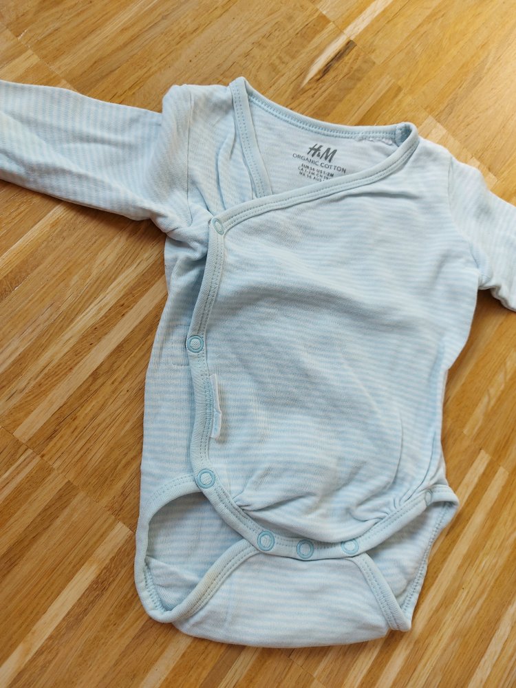 hellblau gestreifter Langarm-Wickelbody H&M Gr. 56