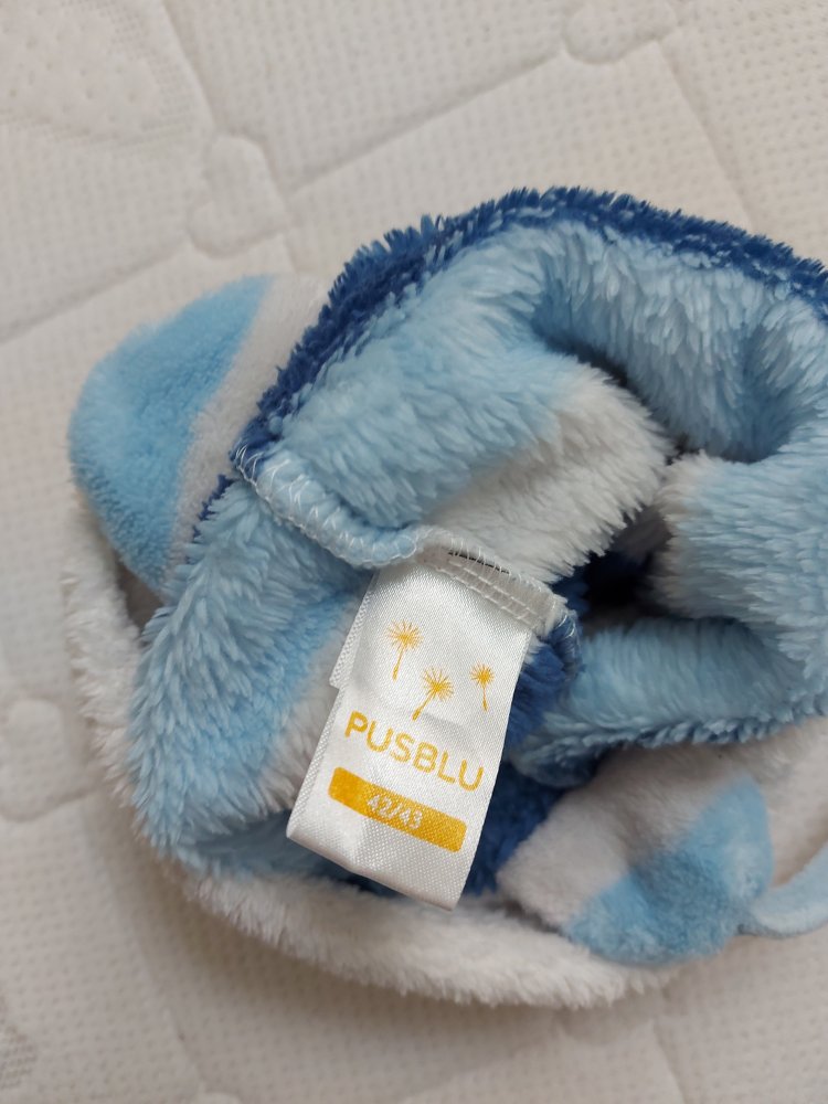 blau-weiß gestreifte Babymütze / Wintermütze für Babys mit Hundemotiv, Gr. 42/43