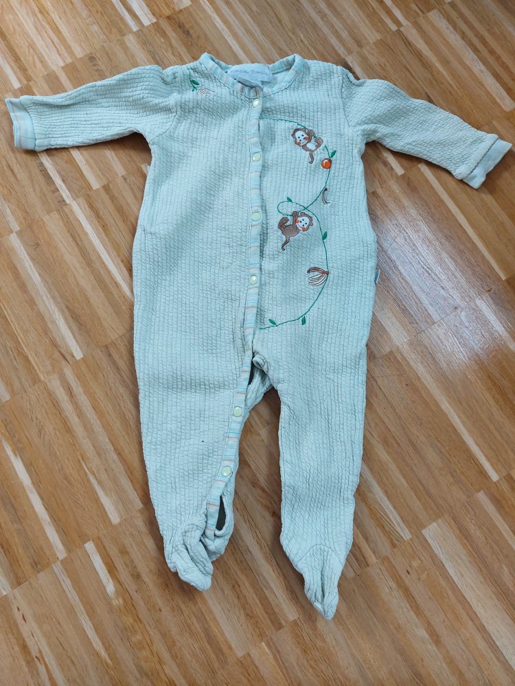 langer mintgrüner Babyschlafanzug mit Füßen und Äffchen (unisex)