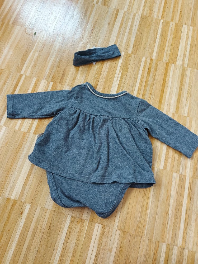 2-tlg. Set: graues Bodykleidchen mit Haarband / Haarschleife, Gr. 56