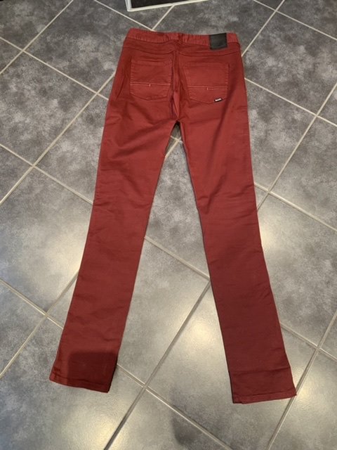 Bench Jeans in schönem Weinrot