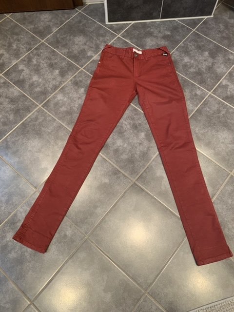 Bench Jeans in schönem Weinrot