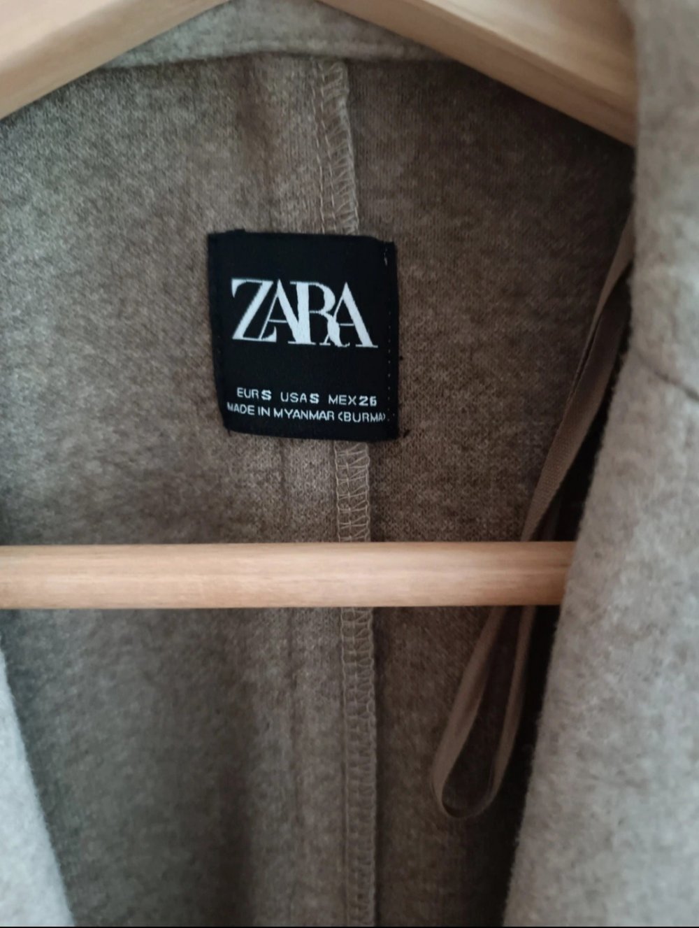 Zara Mantel Gr. S