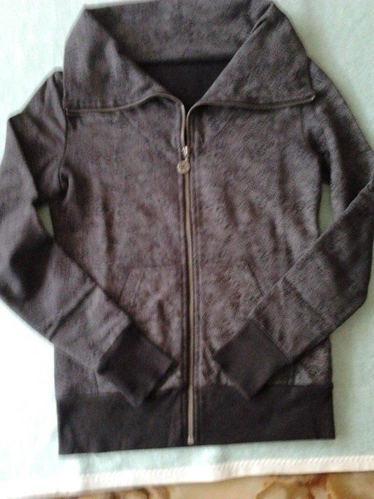  Sehr schöne Sweatshirt- Jacke Gr. S