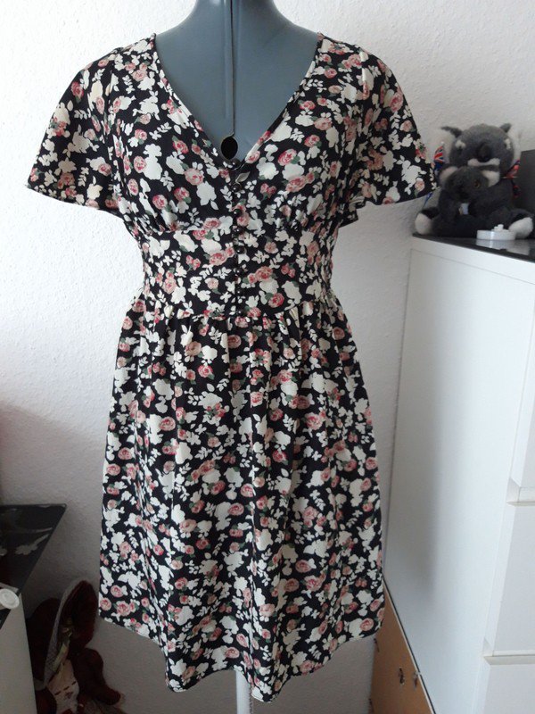 Sehr schönes Sommerkleid Neu! 