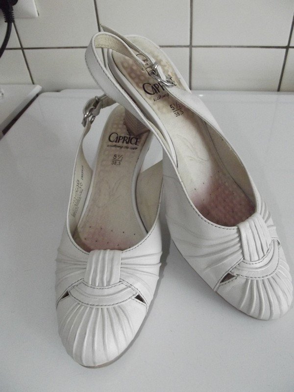 Sehr schöne Leder- Schuhe von Caprice Gr.38,5 / 51/2
