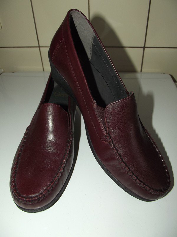 Sehr schöne neue Leder- Schuhe von Caprice