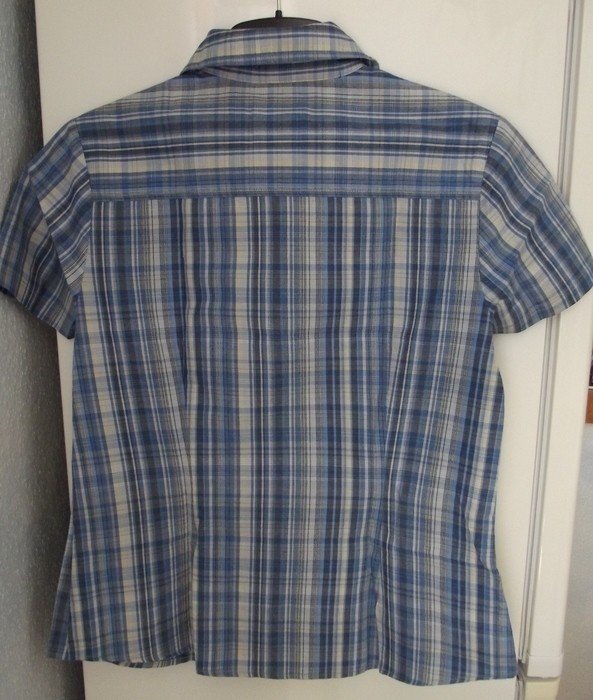 Schöne karierte Bluse