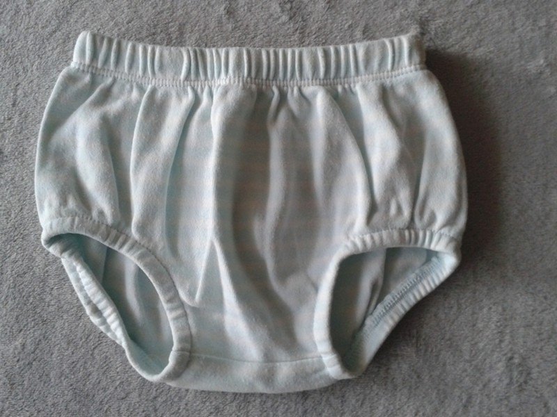 Süße blau/weiße Hose von Carters Gr. 62/68 