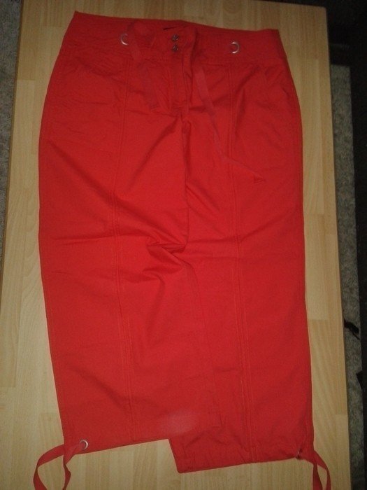 Sehr schöne rote 7/8 Sommer Hose von Esprit Sports